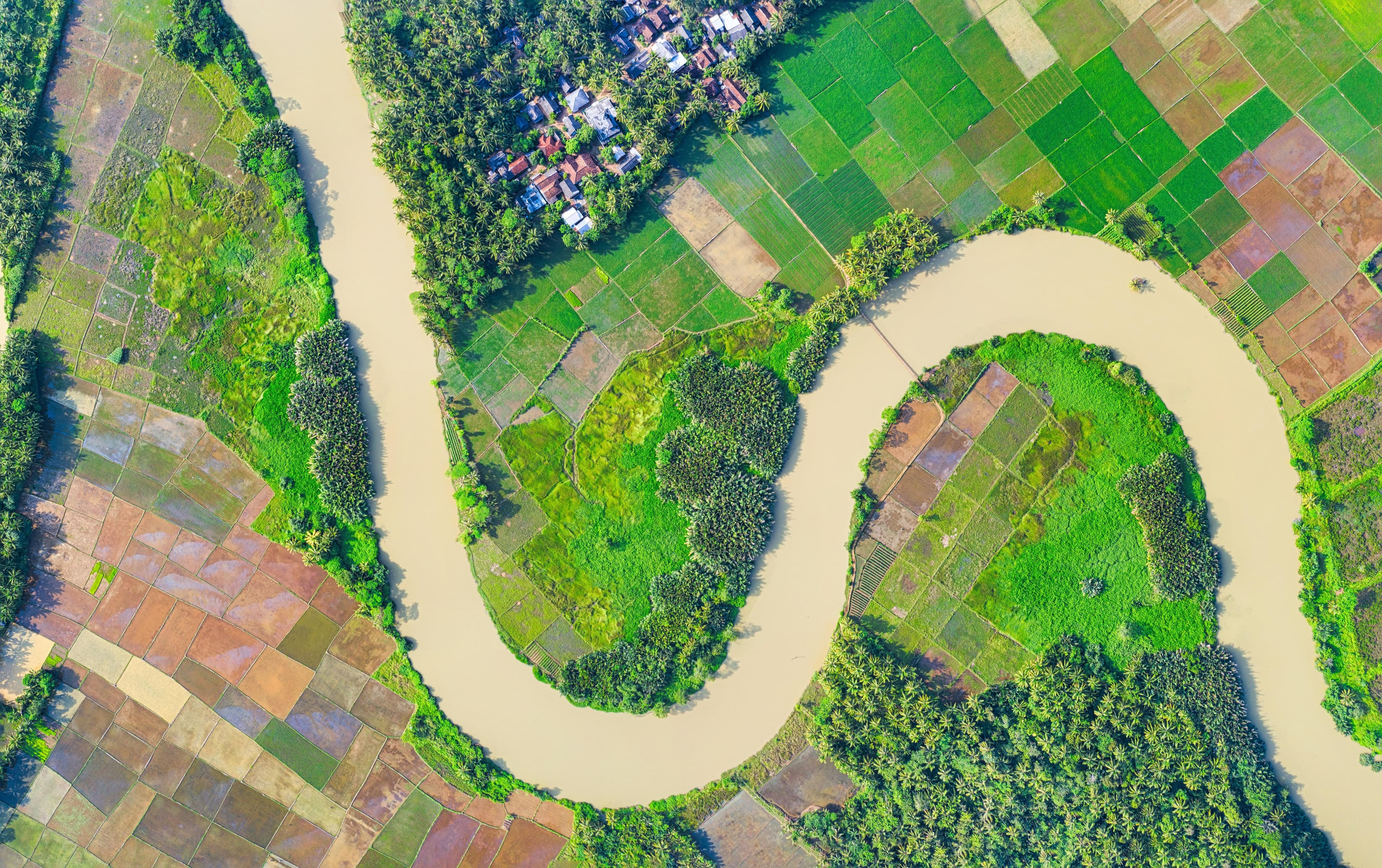 Bild einer Flussschleife von oben betrachtet